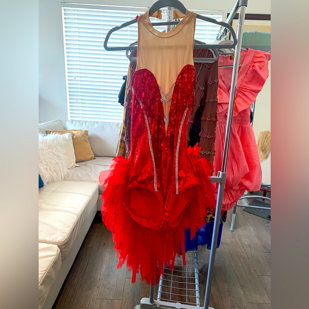 Sequin dance costume, Medium